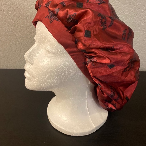 Silky Bonnets - Picture 4 of 14